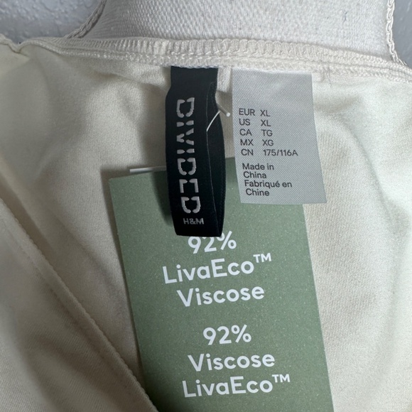 NWT Divided  Off white  tank top with ruching XL - Picture 8 of 8